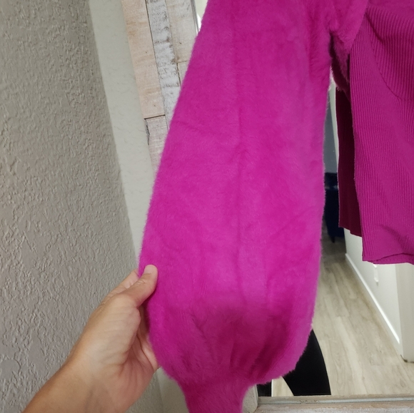 Amur Juliana Cut Out Knit Top - Picture 9 of 13